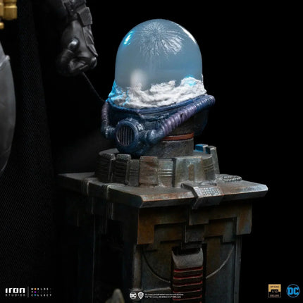 Iron Studios - Batman Unleashed Deluxe BDS Art Scale Statue 1/10 - The Card Vault