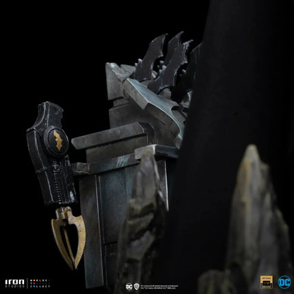 Iron Studios - Batman Unleashed Deluxe BDS Art Scale Statue 1/10 - The Card Vault