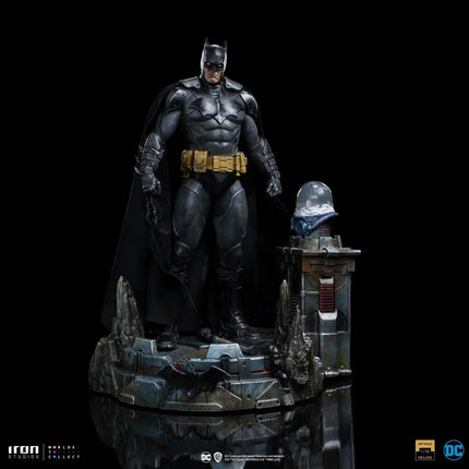 Iron Studios - Batman Unleashed Deluxe BDS Art Scale Statue 1/10 - The Card Vault