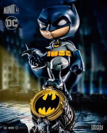 Iron Studios - DC Comics - Batman Deluxe MiniCo Figure - The Card Vault