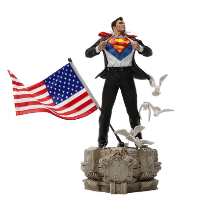 Iron Studios - DC Comics - Clark Kent Deluxe BDS Art Scale Statue 1/10 - The Card Vault