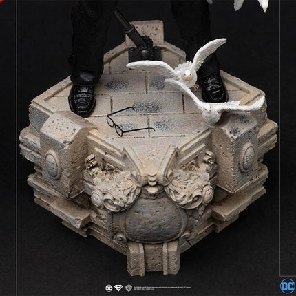 Iron Studios - DC Comics - Clark Kent Deluxe BDS Art Scale Statue 1/10 - The Card Vault