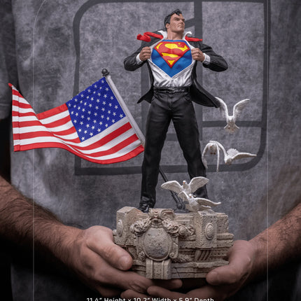 Iron Studios - DC Comics - Clark Kent Deluxe BDS Art Scale Statue 1/10 - The Card Vault