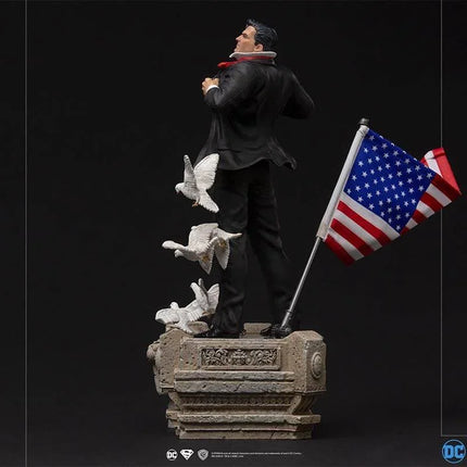 Iron Studios - DC Comics - Clark Kent Deluxe BDS Art Scale Statue 1/10 - The Card Vault