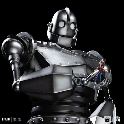 Iron Studios - Iron Giant - Iron Giant & Hogarth Hughes - Demi Art Scale Statue 1/20 - The Card Vault