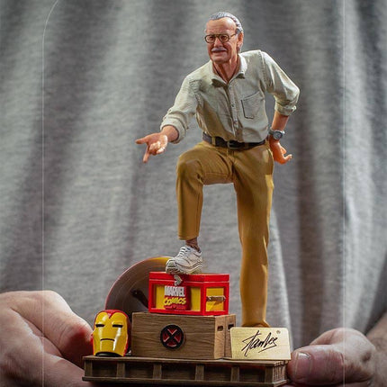 Iron Studios - Stan Lee Deluxe BDS Art Scale Statue 1/10 - The Card Vault