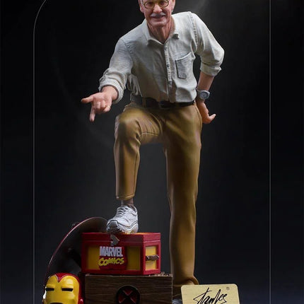 Iron Studios - Stan Lee Deluxe BDS Art Scale Statue 1/10 - The Card Vault