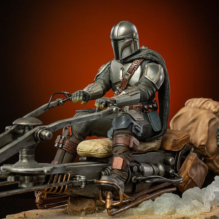 Iron Studios - The Mandalorian - The Mandalorian on Speederbike - Deluxe Art Scale Statue 1/10 - The Card Vault