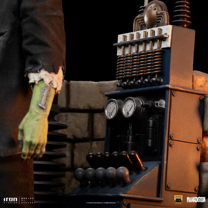 Iron Studios - Universal Monsters - Frankenstein Monster Deluxe BDS Art Scale Statue 1/10 - The Card Vault