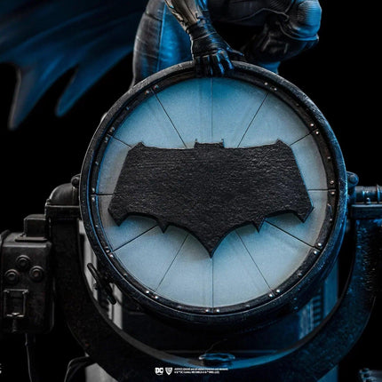 Iron Studios - Zack Snyder's Justice League - Batman on Batsignal Deluxe BDS Art Scale Statue 1/10 - The Card Vault