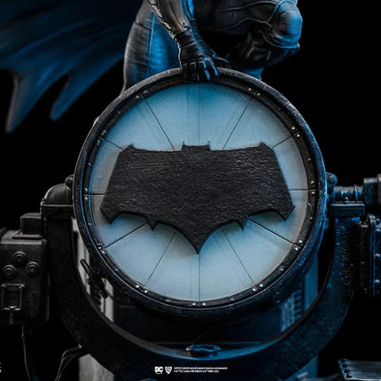 Iron Studios - Zack Snyder's Justice League - Batman on Batsignal Deluxe BDS Art Scale Statue 1/10 - The Card Vault